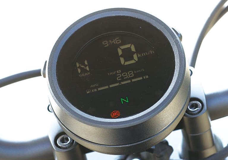 岡崎静夏のホンダ レブル250試乗インプレッション|メーター|岡崎静夏のホンダ レブル250試乗インプレ〈後編〉【リラックスして楽しむのにピッタリ】