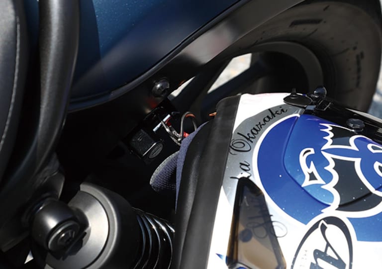 岡崎静夏のホンダ レブル250試乗インプレッション|ヘルメットホルダー|岡崎静夏のホンダ レブル250試乗インプレ〈後編〉【リラックスして楽しむのにピッタリ】