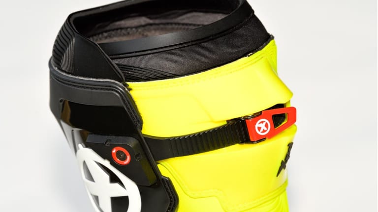 レーシングブーツ XPD XP9-R|最高レベルの安全性を詰め込んだXPDレーシングブーツの最高峰「XP9-R」