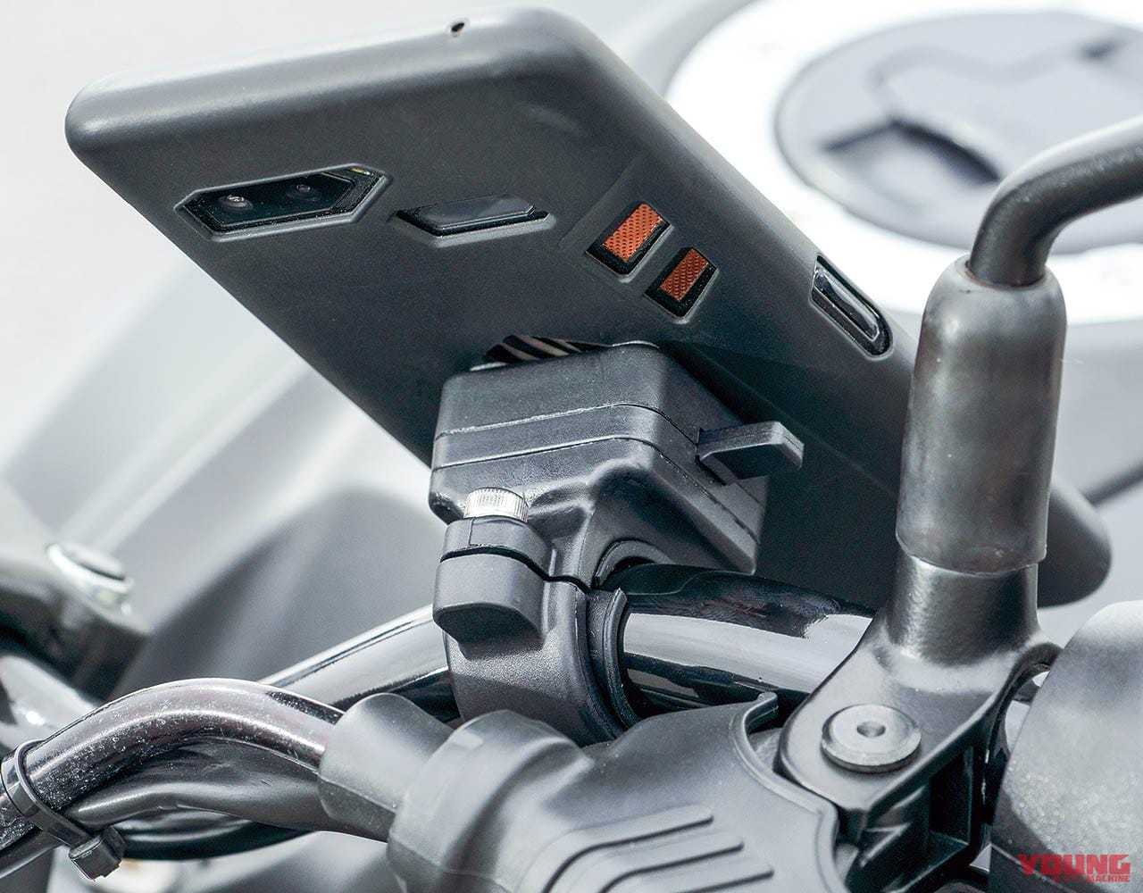 シンプルなスマホマウント オックスフォード クリッカ 試用インプレ スピーディな脱着 Webヤングマシン 最新バイク情報 シンプルなスマホマウント オックスフォード クリッカ 試用インプレ スピーディな脱着 Webヤングマシン 最新バイク情報
