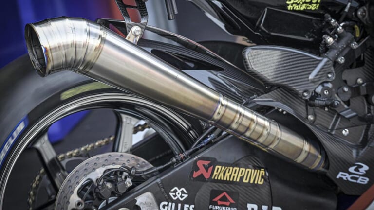 ヤマハ、モトGPパワー獲得に本気モード!?【新時代の竹槍マフラー見参】|ヤマハ、モトGPパワー獲得に本気モード!?【新時代の竹槍マフラー見参】