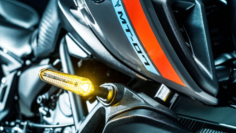 ヤマハ新型「MT-07」発表！ LEDヘッドライト採用、ブレーキ強化、吸排気も刷新 | WEBヤングマシン｜最新バイク情報