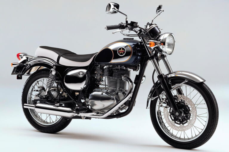 '06カワサキエストレヤ|カワサキ エストレヤのカスタムマシンはスポークホイールを半艶黒の丸塗りに〈美的バイク進化論〉