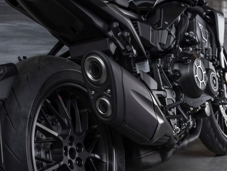 ブラックエディション追加！ ホンダ新型「CB1000R」スタイリング
