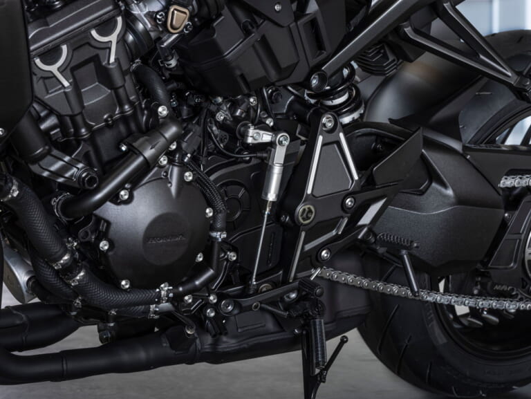 CB1000R用 2021年モデル ブラックエディション ピボットブラケット honda-cb1000r-1.jpg