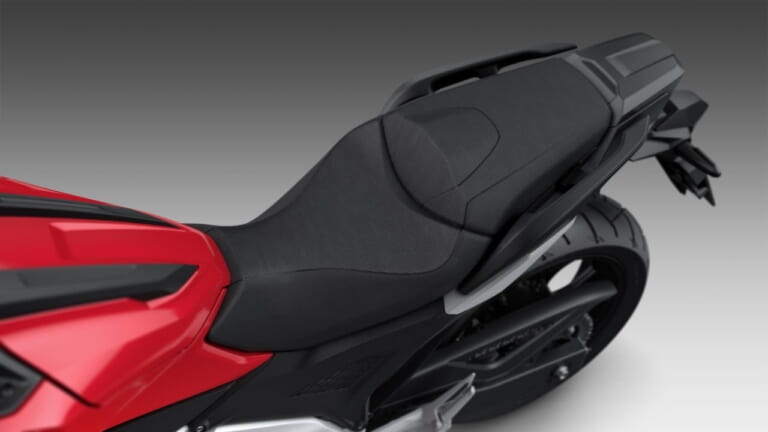 NC750X ローシートお買い得美品 ホンダ新型「NC750X」欧州で発表！ シート高30mmダウン、6kg軽量化