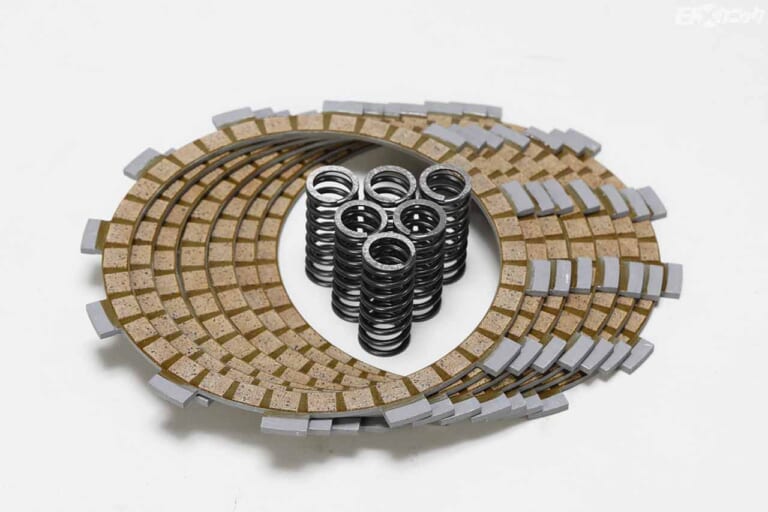 アドバンテージ FCCトラクションコントロールクラッチキット|ヤマハRZ250用|最新テクノロジーで絶版2ストロークマシンのクラッチをアップデート〈アドバンテージ〉