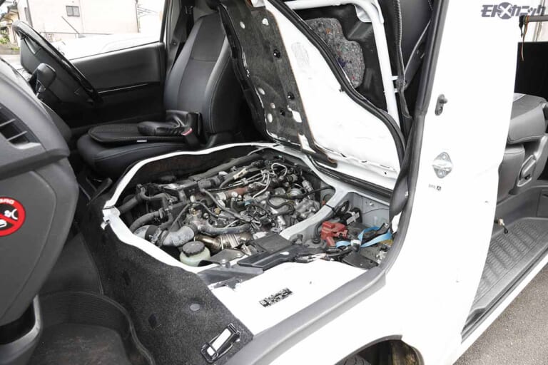 宇宙開発技術を応用した多機能性塗料「ガイナ」でトランポハイエース内装施工|宇宙開発技術を応用した多機能性塗料「ガイナ」でトランポハイエース内装施工【断熱効果大!】