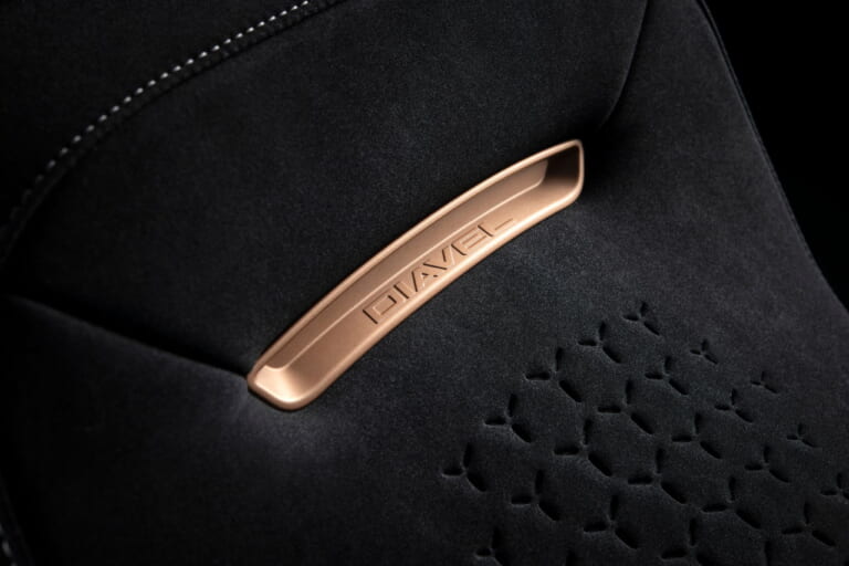 ドゥカティ ディアベル1260ランボルギーニ|ランボルギーニ×ドゥカティが夢のコラボ! 限定630台の「メイドインイタリー」とは