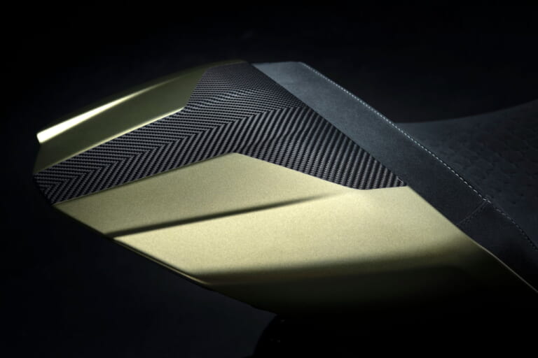 ドゥカティ ディアベル1260ランボルギーニ|ランボルギーニ×ドゥカティが夢のコラボ! 限定630台の「メイドインイタリー」とは