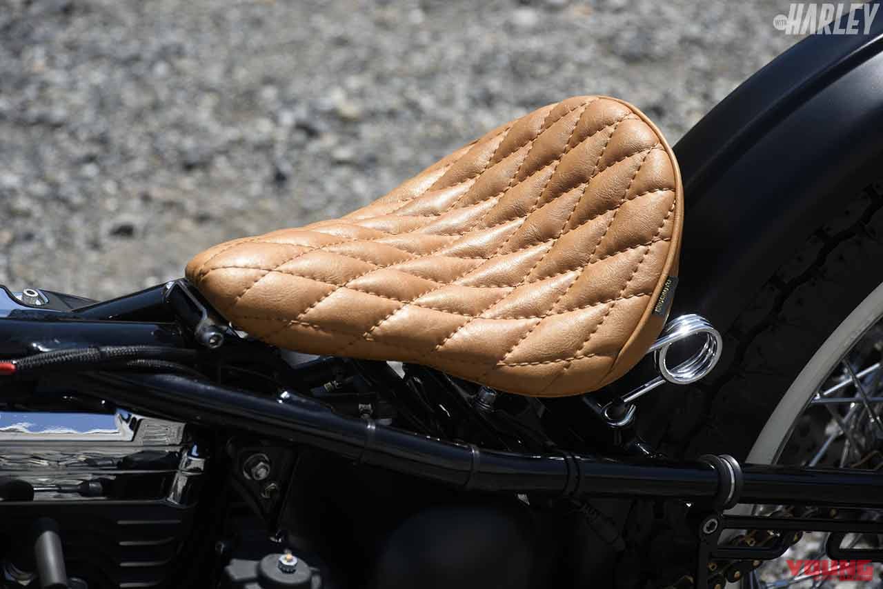 |女性ライダー向けのコンパクトなハーレークラシックボバーカスタム〈遠藤自動車サービス〉