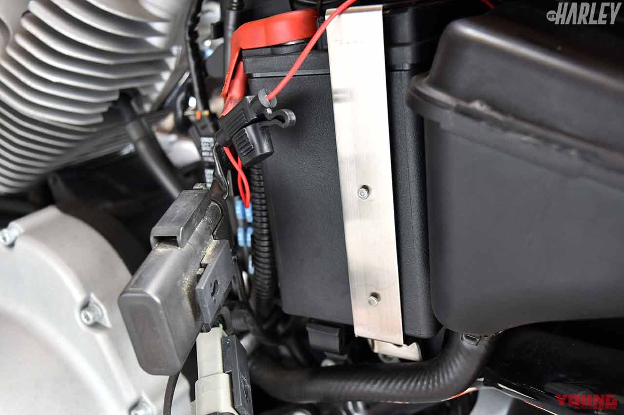 |ハーレーダビッドソン スポーツスター用バッテリーストラップ 【高強度&高耐腐食性】