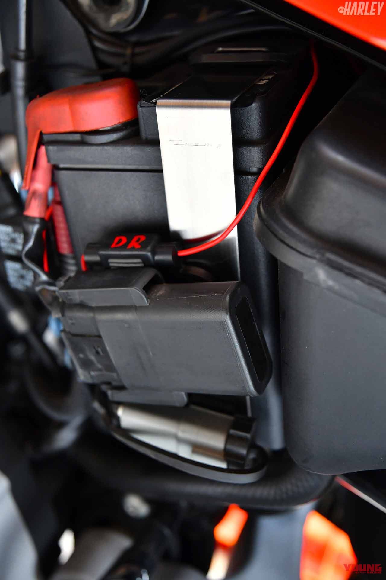 |ハーレーダビッドソン スポーツスター用バッテリーストラップ 【高強度&高耐腐食性】