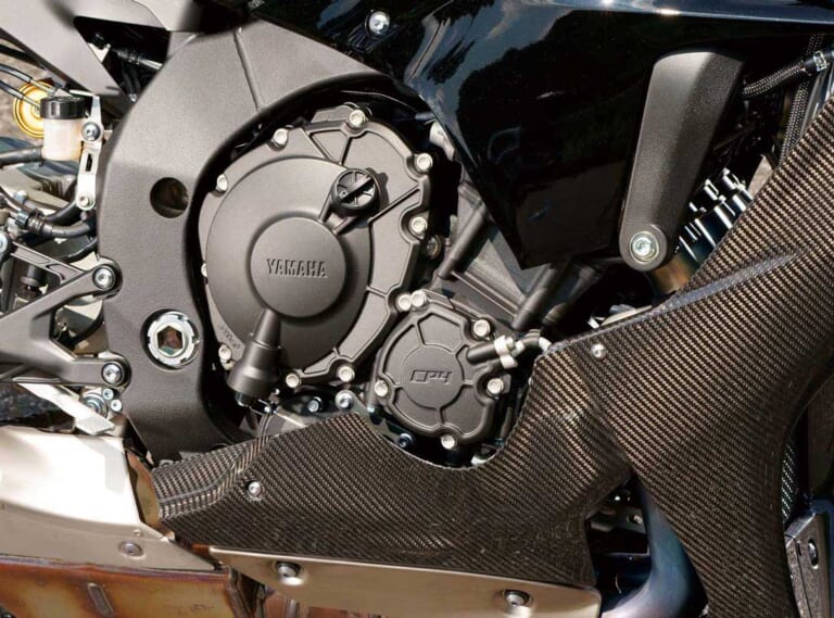 ヤマハYZF-R1/M|エンジン|YZF-R1/M vs CBR1000RR-R/SP 令和HYバトル〈#1 スペック編〉