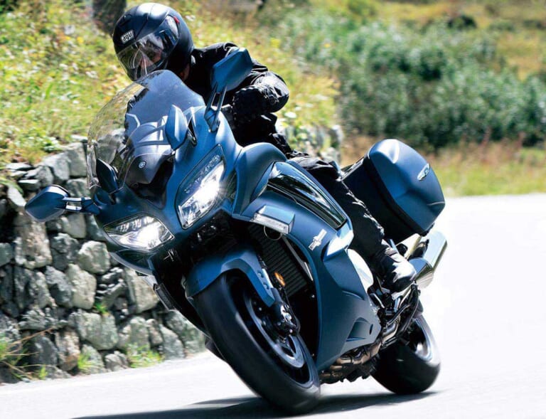 絶滅危惧種|ヤマハFJR1300A/AS|迫りくる排ガス規制で’20-’21新車バイクの行く未来は?【規制クリアか絶版か】