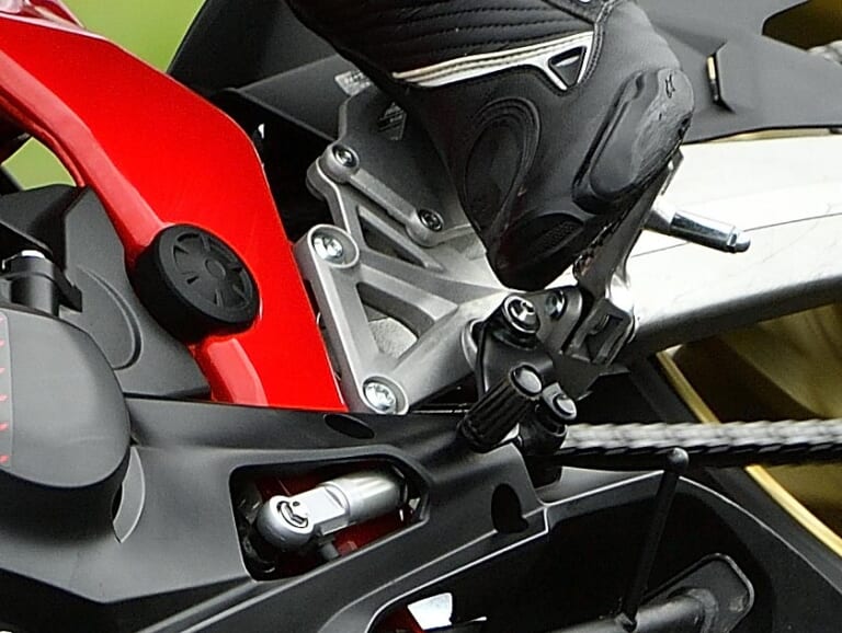 ホンダCBR250RR新旧サーキット対決|ホンダCBR250RR新旧サーキット対決【+3ps&オートシフターの実力はいかに?!】