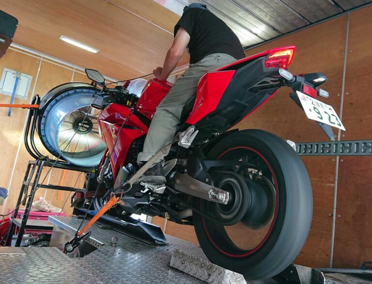 ホンダCBR250RR新旧サーキット対決|ホンダCBR250RR新旧サーキット対決【+3ps&オートシフターの実力はいかに?!】