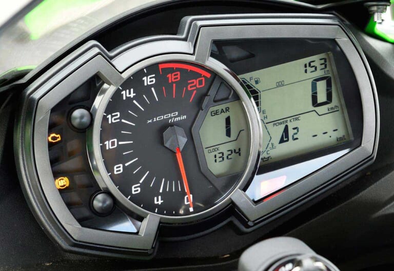 KAWASAKI Ninja ZX-25R|ニンジャZX-25R実測対決・ライバル3番勝負#1【最新鋭4気筒250ccの実力を検証】