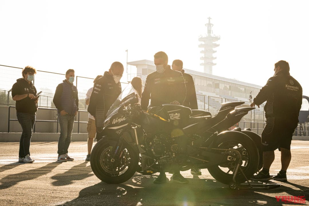 KAWASAKI Ninja ZX-10RR at winter test|カワサキ新型「Ninja ZX-10RR」が冬季テストで強さを誇示! ジョナサン・レイが貫禄のトップ