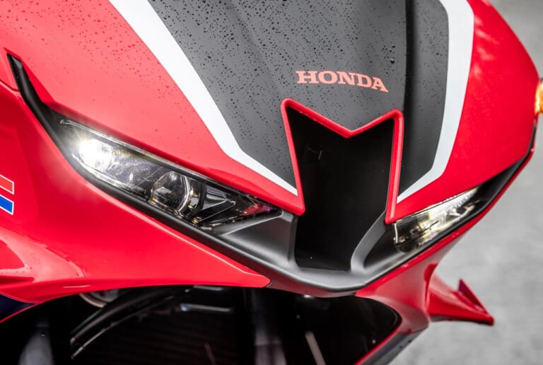 バイク用デイライト=DRL装備が日本国内で解禁に|バイク用デイライト=DRL装備が解禁【個性的な”顔”デザインが国内でも楽しめる】