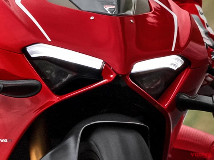ドゥカティ パニガーレV4シリーズ|バイク用デイライト=DRL装備解禁【ドゥカティ|鮮烈アイブロウがシンボル】