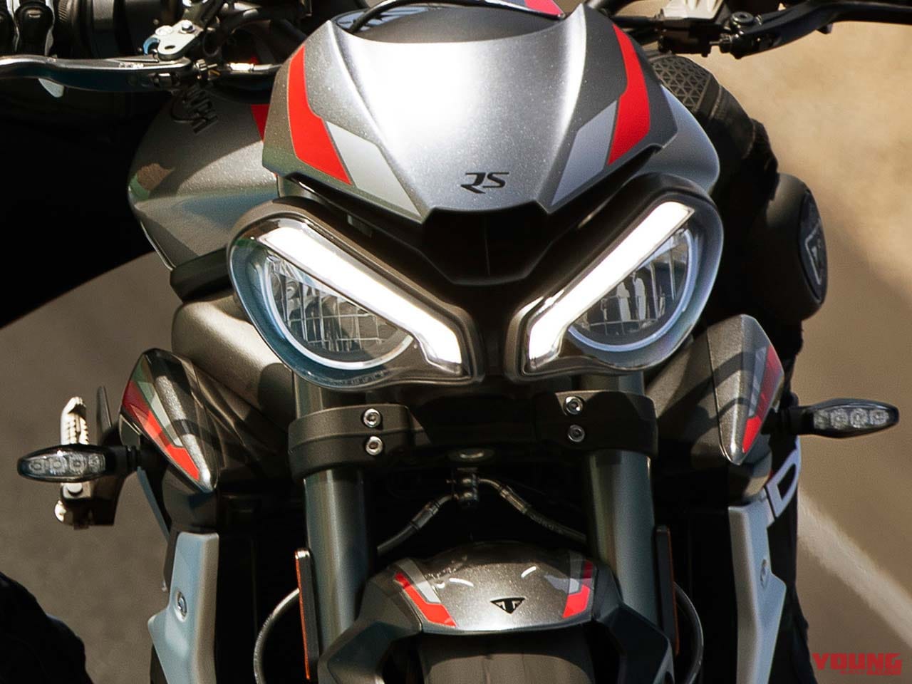 |バイク用デイライト=DRL装備解禁【トライアンフ|半円リングと眉毛が目印】