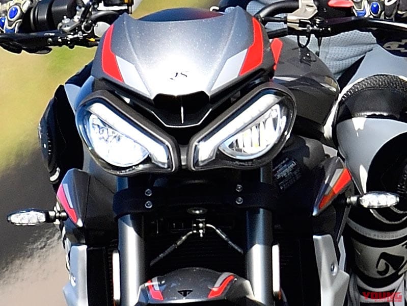 |バイク用デイライト=DRL装備解禁【トライアンフ|半円リングと眉毛が目印】