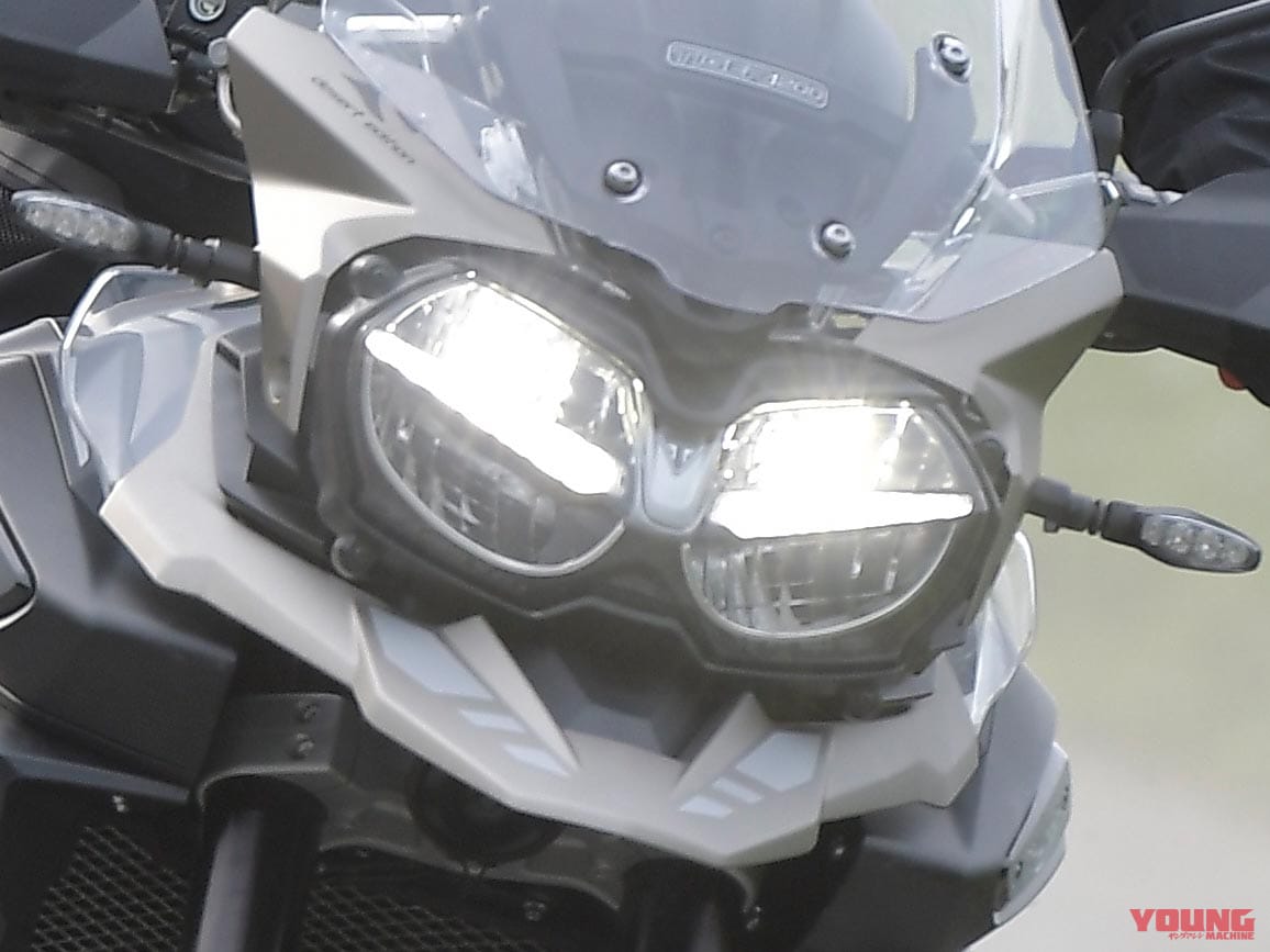 |バイク用デイライト=DRL装備解禁【トライアンフ|半円リングと眉毛が目印】