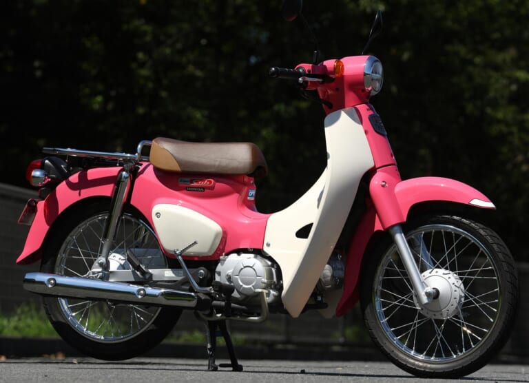 岡崎静夏のスーパーカブ110 『天気の子』試乗インプレ【前編|オシャレに乗れるカブ】|岡崎静夏のスーパーカブ110 『天気の子』試乗インプレ【前編|オシャレに乗れるカブ】