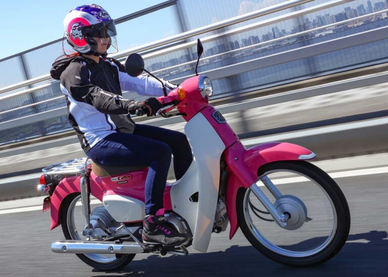 岡崎静夏のスーパーカブ110 『天気の子』試乗インプレッション|岡崎静夏のスーパーカブ110 『天気の子』試乗インプレ【後編|思い通りに操れるのが魅力】