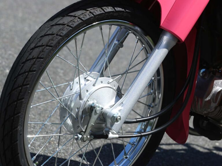 岡崎静夏のスーパーカブ110 『天気の子』試乗インプレッション|岡崎静夏のスーパーカブ110 『天気の子』試乗インプレ【後編|思い通りに操れるのが魅力】