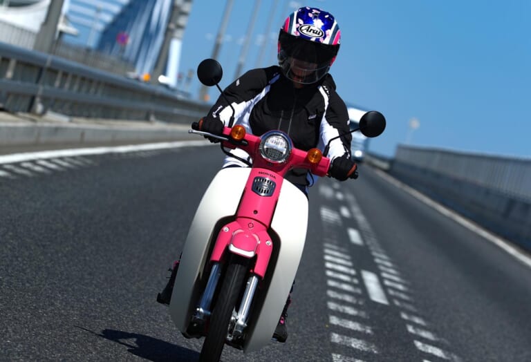 岡崎静夏のスーパーカブ110 『天気の子』試乗インプレ【後編|思い通りに操れるのが魅力】|岡崎静夏のスーパーカブ110 『天気の子』試乗インプレ【後編|思い通りに操れるのが魅力】