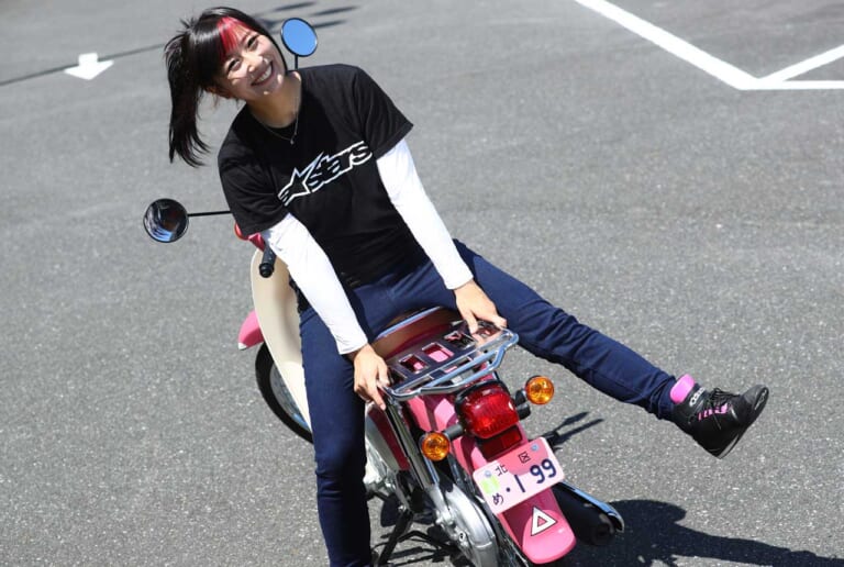 岡崎静夏のスーパーカブ110 『天気の子』試乗インプレ【前編|オシャレに乗れるカブ】|岡崎静夏のスーパーカブ110 『天気の子』試乗インプレ【前編|オシャレに乗れるカブ】