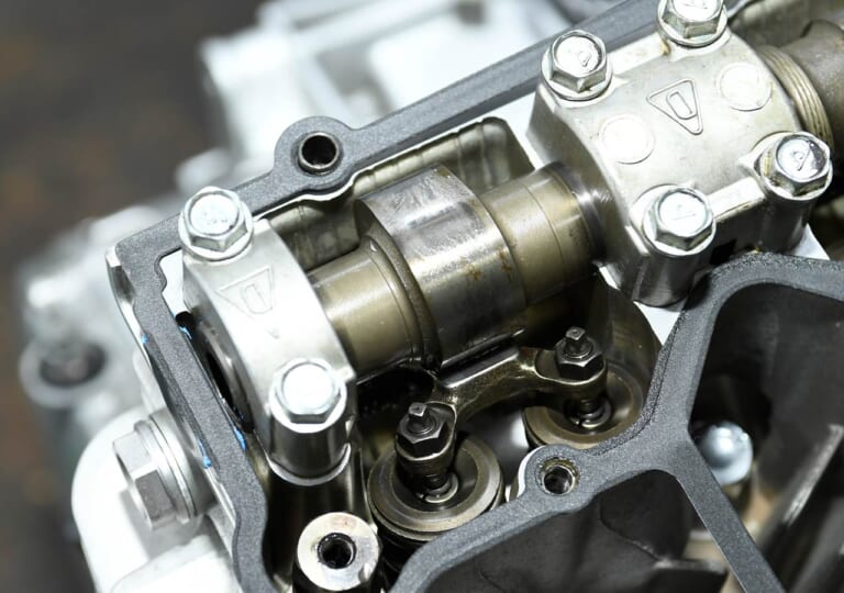 スズキGSX1100Sカタナ完調術〈プロに学ぶ'80s神名車メンテナンス〉|プロに学ぶスズキGSX1100Sカタナ完調術#2〈ウィークポイント解説〉