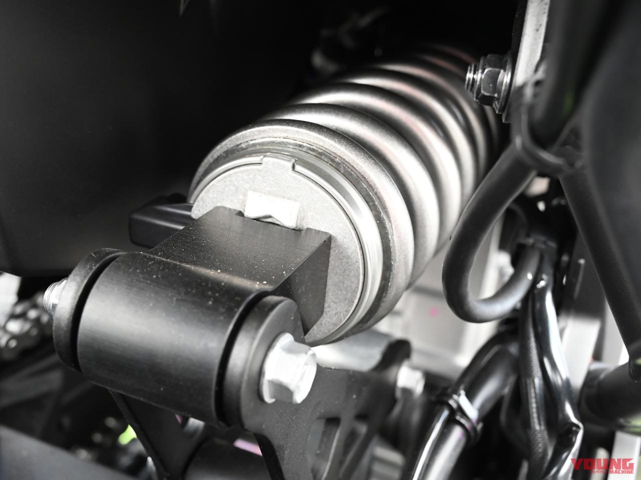 |カワサキ新型ヴェルシス1000SEの電サスはショーワ製イーラ=スカイフック理論採用