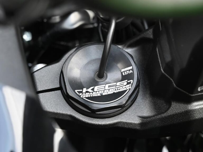 カワサキ新型ヴェルシス1000SEの電サスはショーワ製イーラ=スカイフック理論採用|カワサキ新型ヴェルシス1000SEの電サスはショーワ製イーラ=スカイフック理論採用