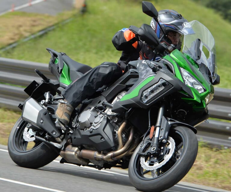 カワサキ新型ヴェルシス1000SEの電サスはショーワ製イーラ=スカイフック理論採用|カワサキ新型ヴェルシス1000SEの電サスはショーワ製イーラ=スカイフック理論採用