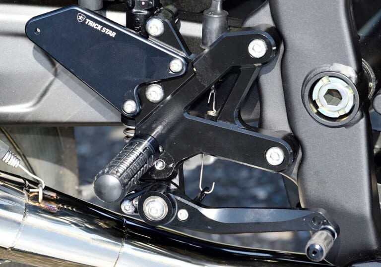 トリックスター バックステップキット|「最強のニンジャZX-25Rを目指す」トリックスターのパーツ開発【超フルパワー計画始動】