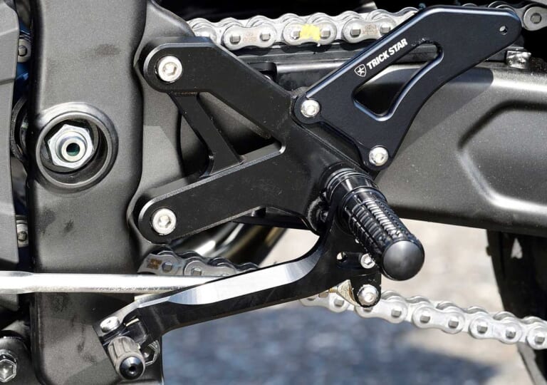 トリックスター バックステップキット|「最強のニンジャZX-25Rを目指す」トリックスターのパーツ開発【超フルパワー計画始動】