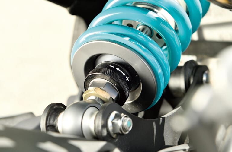 ニンジャZX-25Rカスタム最前線〈リヤサス〉ナイトロンR3シリーズ試用インプレッション|ニンジャZX-25Rカスタム最前線〈リヤサス〉ナイトロンR3シリーズ試用インプレッション