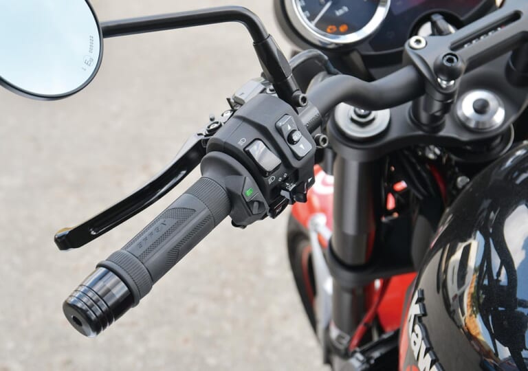 冬ツーリングの必需品・グリップヒーターで快適ライド〈EFFEX|スイッチ一体型〉|冬ツーリングの必需品・グリップヒーターで快適ライド〈EFFEX|スイッチ一体型/別体型〉