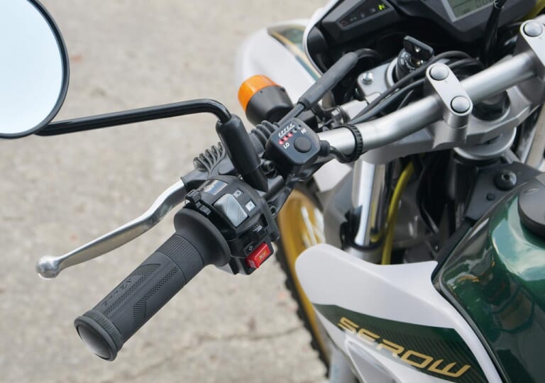 冬ツーリングの必需品・グリップヒーターで快適ライド〈EFFEX|スイッチ別体型〉|冬ツーリングの必需品・グリップヒーターで快適ライド〈EFFEX|スイッチ一体型/別体型〉