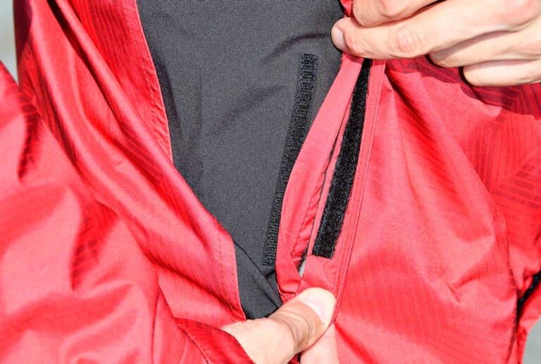 フラッグシップ イノベーティブストレッチ レインスーツ|FRS-2020|快適な高機能3レイヤーを手頃なプライスで実現したレインスーツ〈フラッグシップ〉