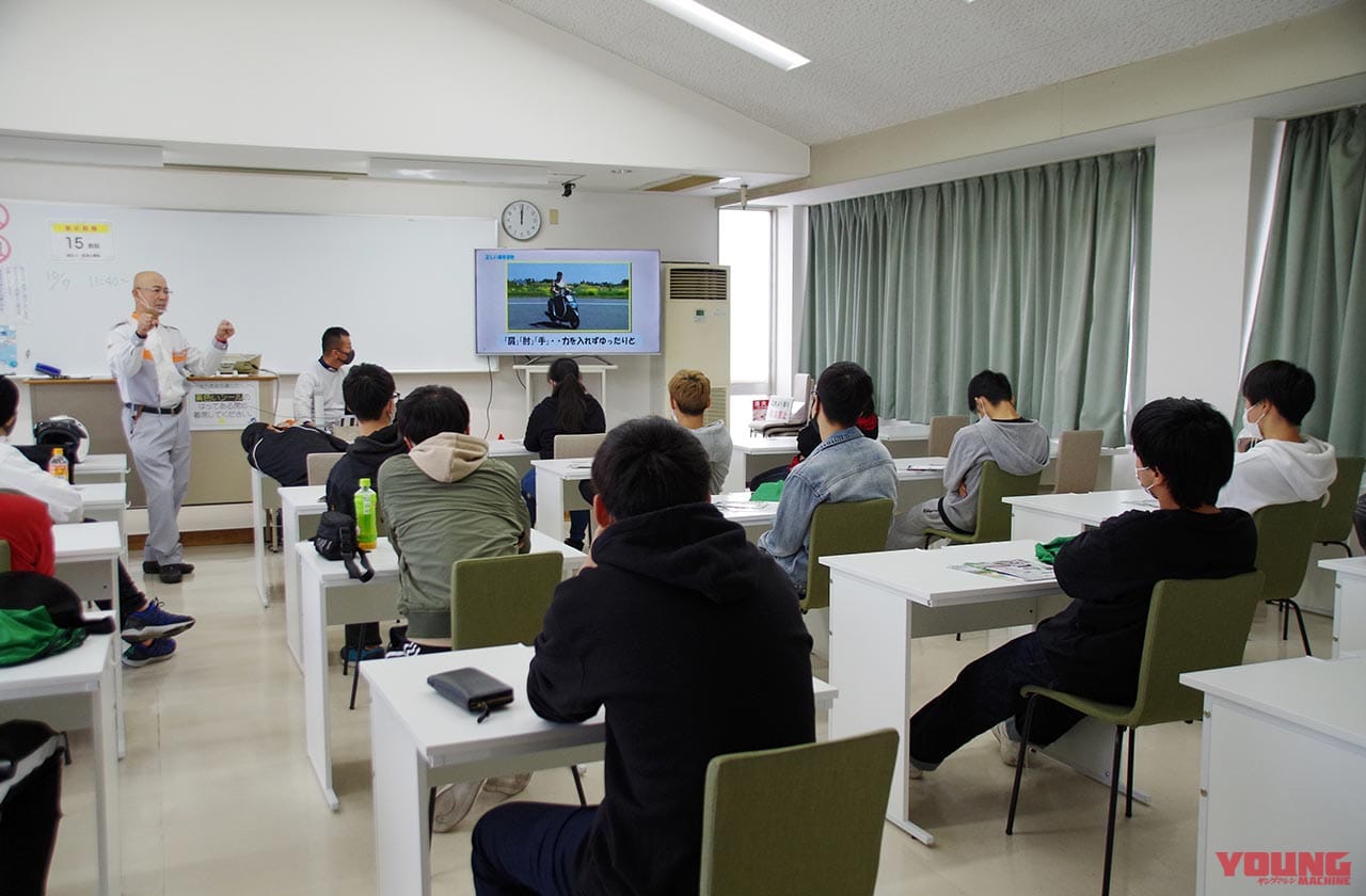 |開催が続く埼玉県の高校生向けバイク講習【右直と出合い頭事故の状況をコース上に再現】