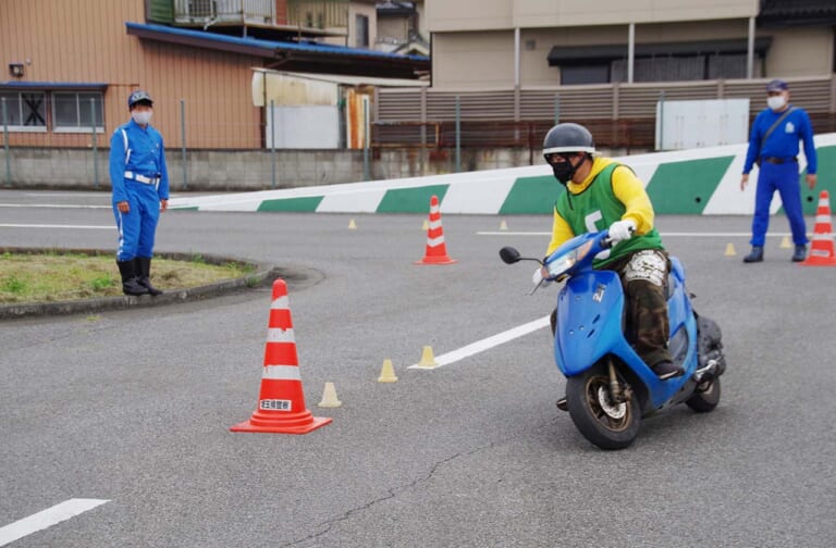 開催が続く埼玉県の高校生向けバイク講習【右直と出合い頭事故の状況をコース上に再現】|開催が続く埼玉県の高校生向けバイク講習【右直と出合い頭事故の状況をコース上に再現】