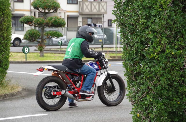 開催が続く埼玉県の高校生向けバイク講習【右直と出合い頭事故の状況をコース上に再現】|開催が続く埼玉県の高校生向けバイク講習【右直と出合い頭事故の状況をコース上に再現】