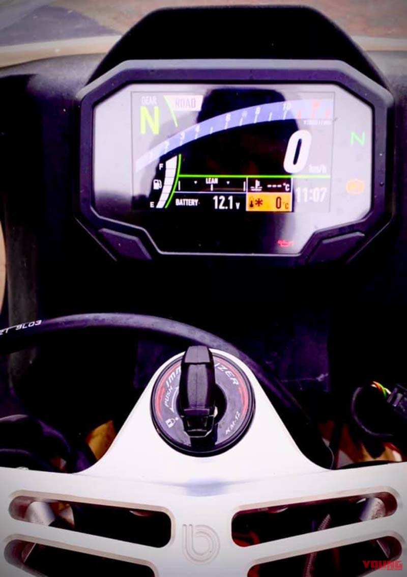 ビモータ「KB4」の姿をキャッチ|カワサキ×ビモータ第2弾! ニンジャ1000SXのエンジンを搭載する「KB4」の姿をキャッチ