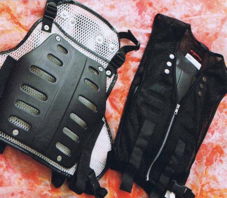 命を守る「胸部プロテクター」の選び方|バイク事故 死因の53.5%は胸腹部……命を守る「胸部プロテクター」の選び方