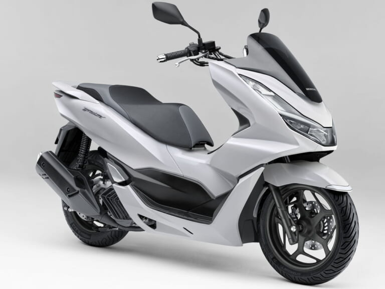 HONDA PCX|定番125ccスクーター! ホンダ「PCX」歴代モデル図鑑【2021年モデル:トラコン/USBソケットで利便性UP】