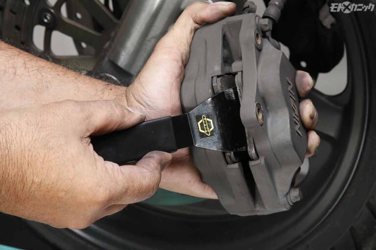 ダートフリーク UNIT ブレーキパッドスプレッダー UN-P 2710|ダートフリークの特殊工具ワールドが奥深い件【足まわりメンテナンスを効率良く楽しく】